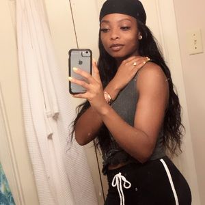 Meet your Posher, Akeia